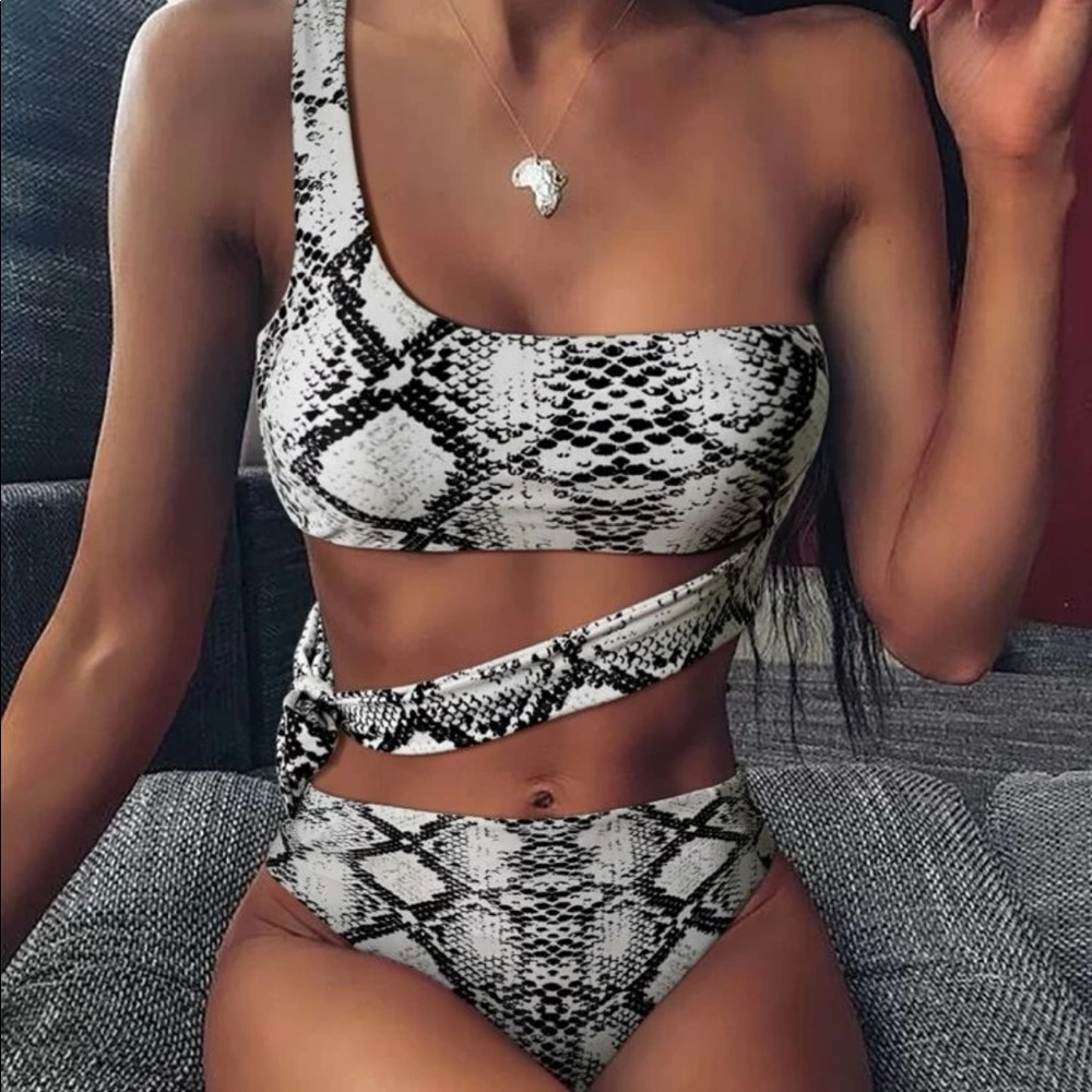 Snakeskin print bikini